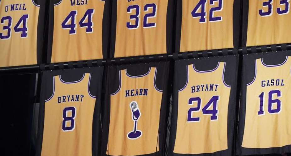 Lakers retire Pau Gasols No. 16 jersey during halftime ceremony