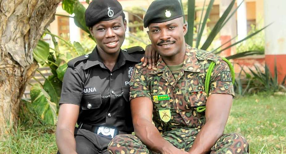 Immigration Officer And Pretty Partner Release Pre-Wedding Photos