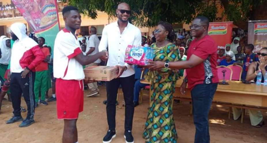 Asafa Powell calls for revival of Track  Field in Ghana as he visits Nima