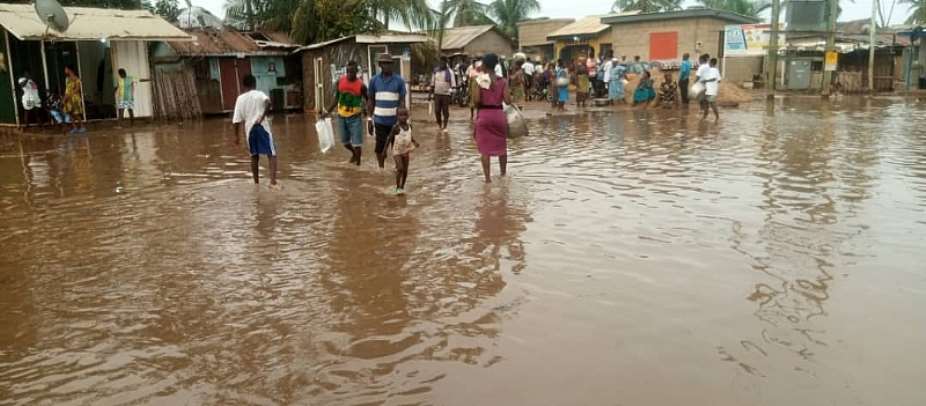 Ada: River waves flood three communities, 300 residents displaced