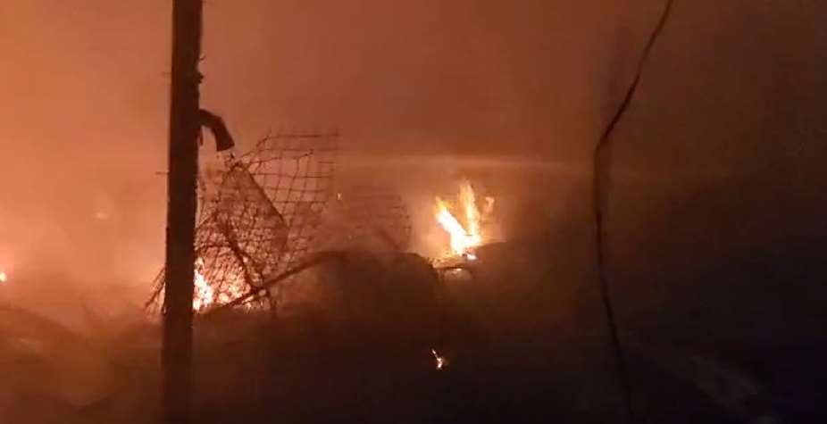 Fire destroy shops at Madina Market