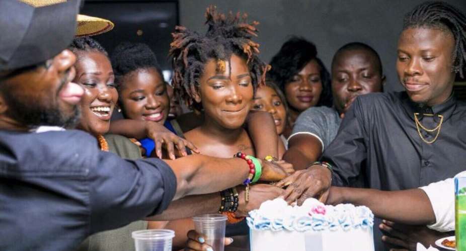 Photos: Stonebwoy gets surprise of lifetime at Hitz High Table