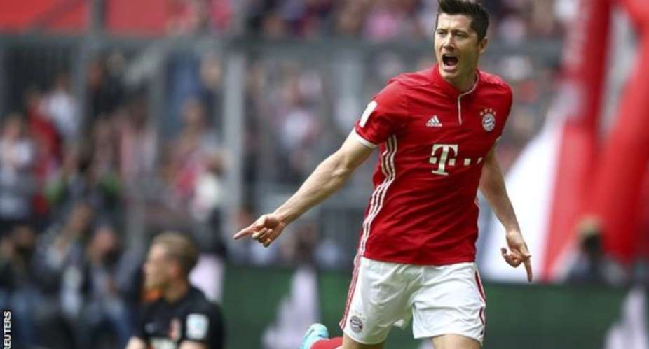 Lewandowski nets hat-trick in Bayern win over Augsburg