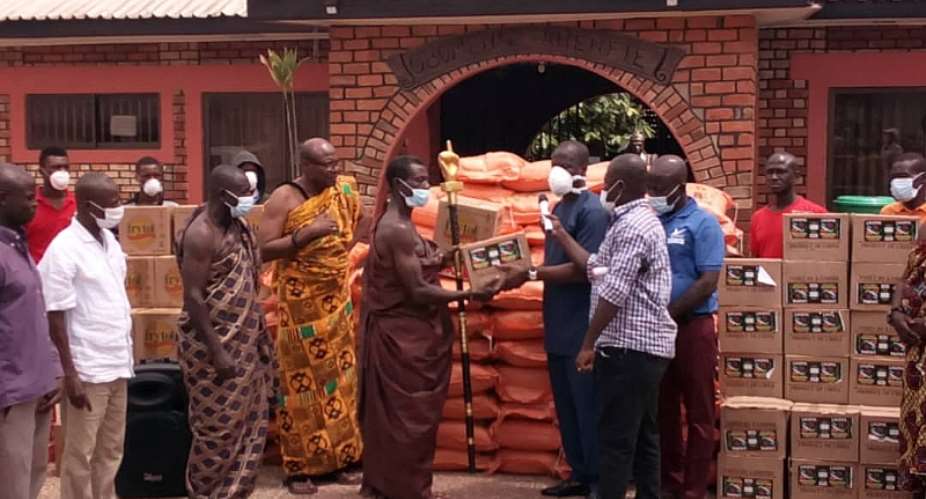 Covid-19: Sikkens Donate Food Items To Kwahu Obomeng Aged, Vulnerable Group