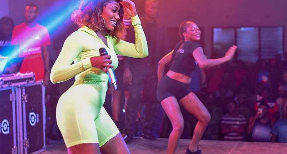 Wendy Shay Crowned Queen At The Night At CommonWealth Artiste Night