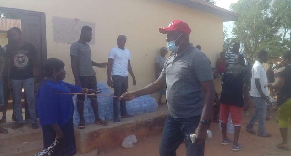 Angry DCE Flogs Yabi Residents For Disregarding Social Distancing