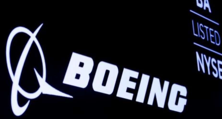 Boeing wins orders, resumes 787 deliveries