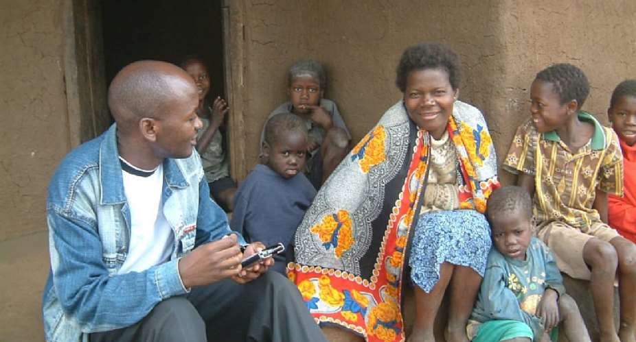 Dr Edward Mitole visiting a child-headed household in Chiradzulu, Malawi, in 2004.