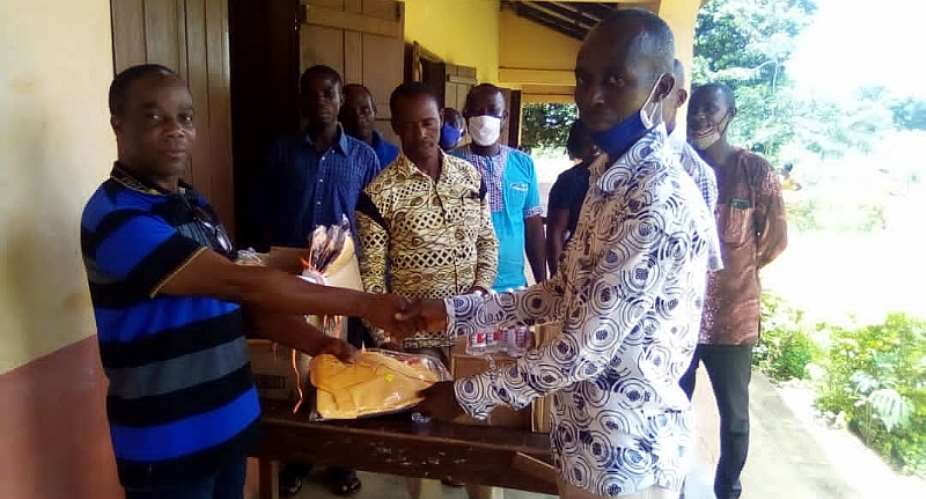 Ketu North: Pastor supports Kutsinu Basic School with uniforms