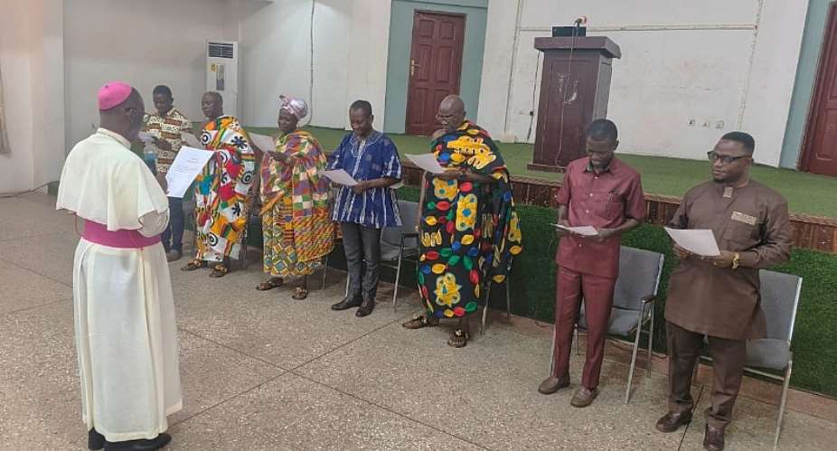 The Catholic Bishop of Sunyani, Most Rev Matthew Kwasi Gyamfi, inaugurating the new Governing Advisory Board of the Bonoman Institute