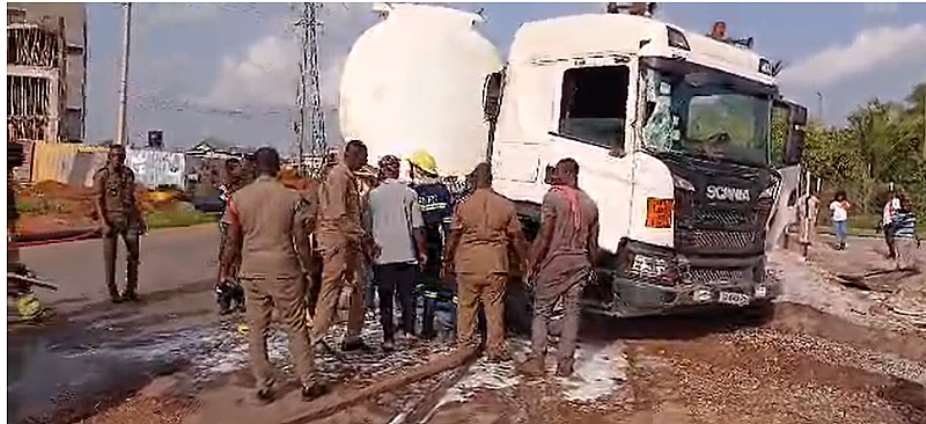 Fuel tanker crash destroys over 15 vehicles at Ridge Garage in Kumasi
