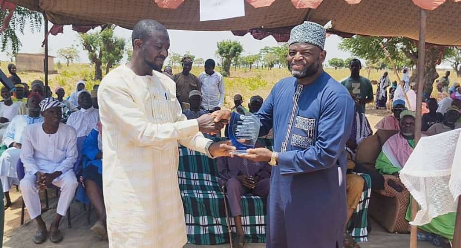 Sheikh Imam Mutawakil honoured for outstanding humanitarian and educational contributions