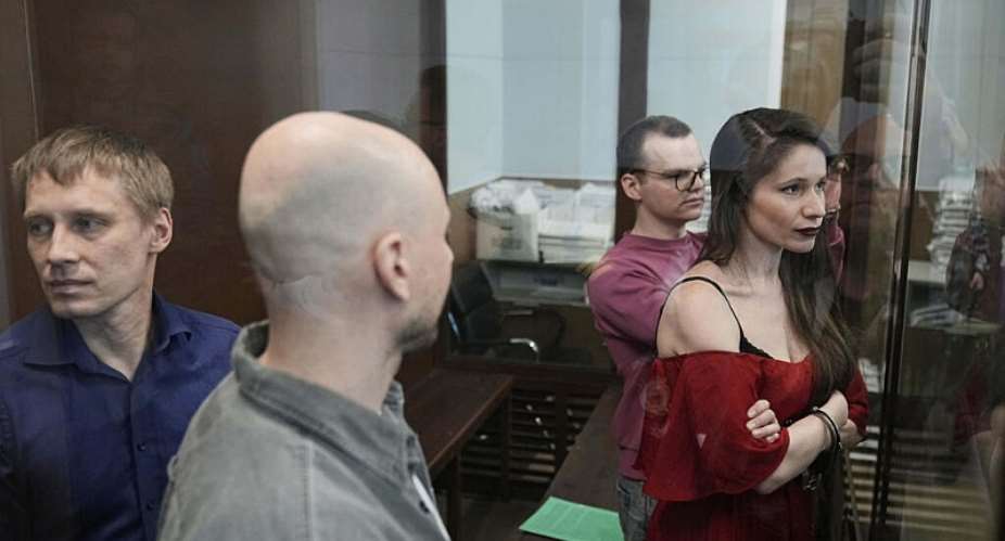 France demands release of Russian journalists jailed after covering Navalny case