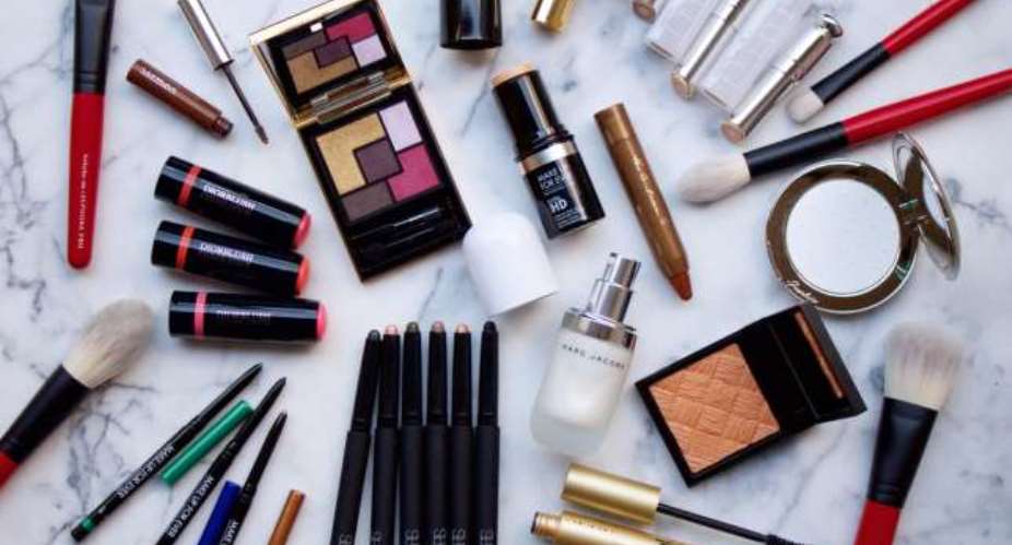 These are 5 Makeup mistakes that can make you women Look older