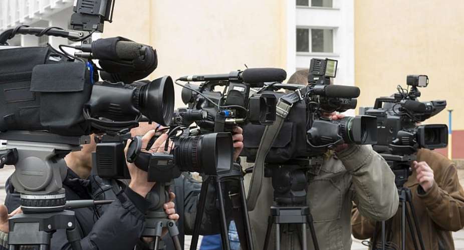 11 Reasons why you must date a journalist