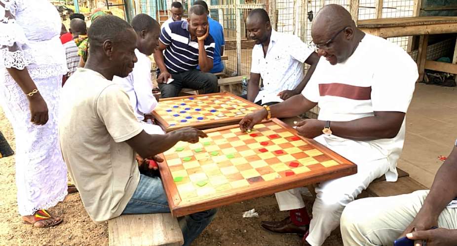 NPP's Kwasi Afrifa participates in game of draught with community members