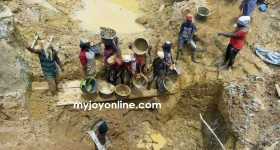 AR: Illegal miners defy gov't ban on galamsey
