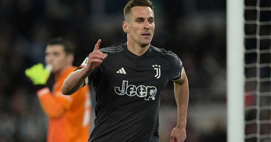 Late Milik goal fires Juventus to Coppa Italia final