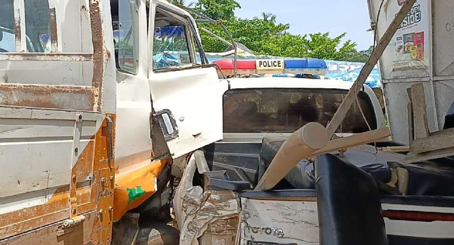 Gomoa Akotsi: Truck crashes into police vehicle, one dead, several officers injured