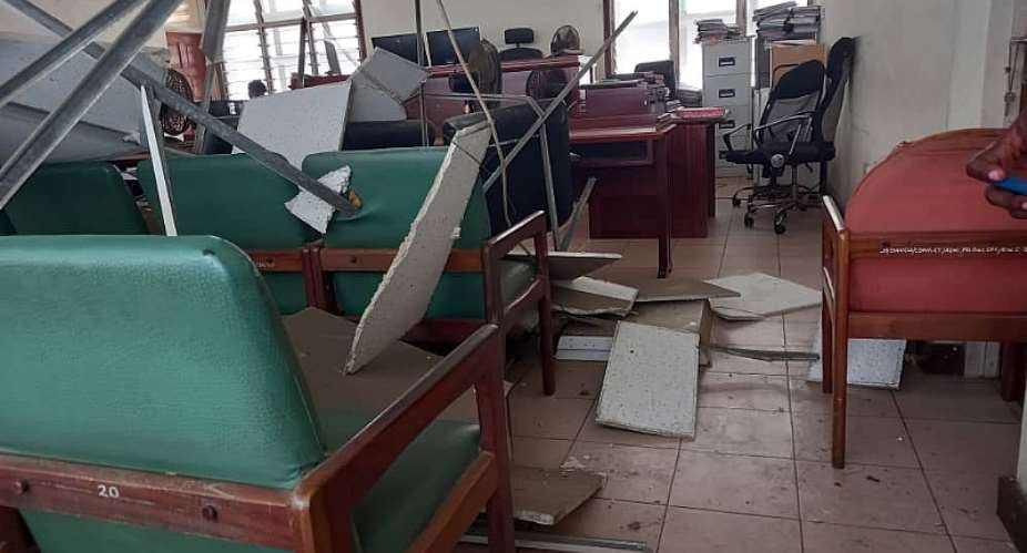 Tuesdays downpourdestroys ceiling of Circuit Court '8' in Accra