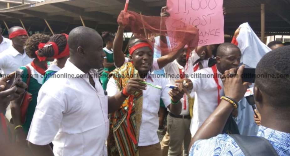 Unemployed nurses storm Health Ministry to demand posting Photos