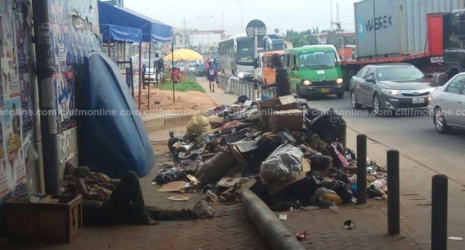 Cleaners turn Accra pavements into refuse dumps Photos