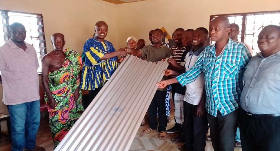 Sunyani West: MCE presents roofing sheets to Adentia Community