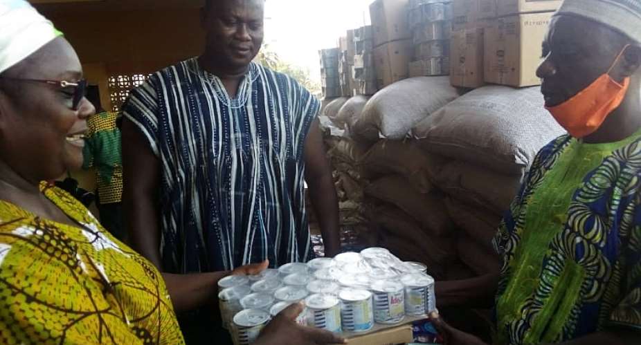 Naana Eyiah Donates Food Items To Gomoa Central Muslim Communities As They Begin Ramadan Fast