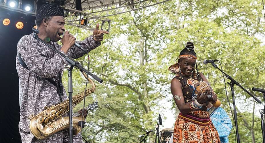 Orlando Julius (left) on stage with his wife, the dancer and singer Latoya Aduke. - Source: Photo by Jack Vartoogian/Getty Images