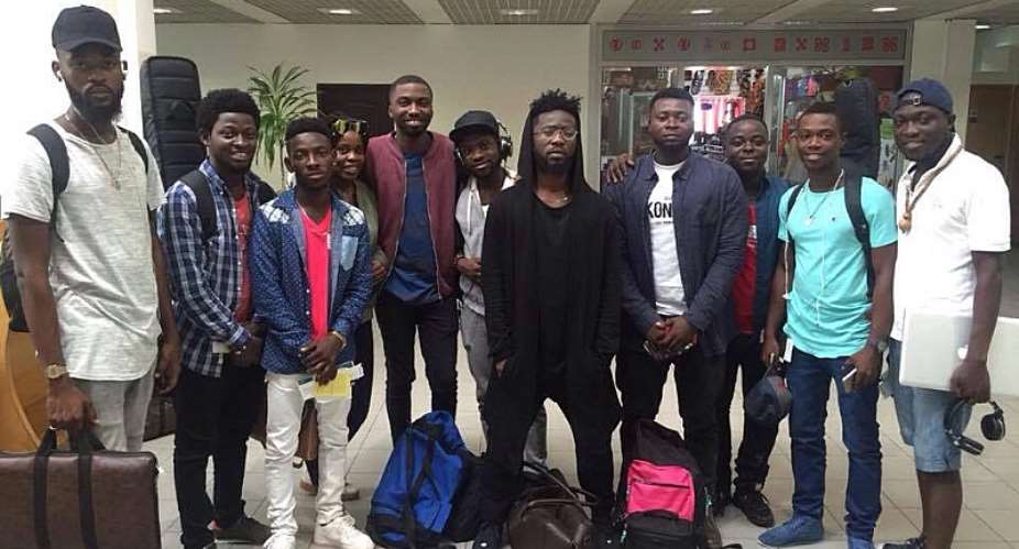 Bisa Kdei Flies With Band For FEMUA 2017
