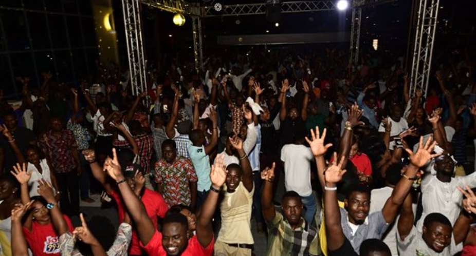 VideosPhotos: Fans Thrilled At Joy FM Y2K Party
