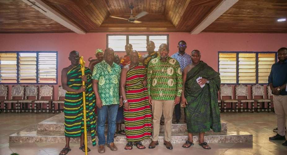 Wasa Amenfi Traditional Area Paramount Chief commends COCOBOD Boss for strong start