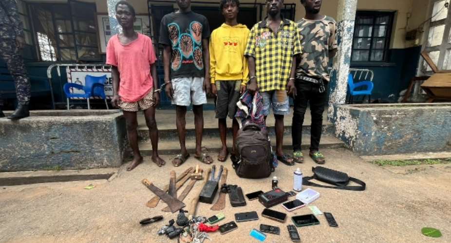 Police arrest alleged robbery kingpin andgang members in Kumawu operation
