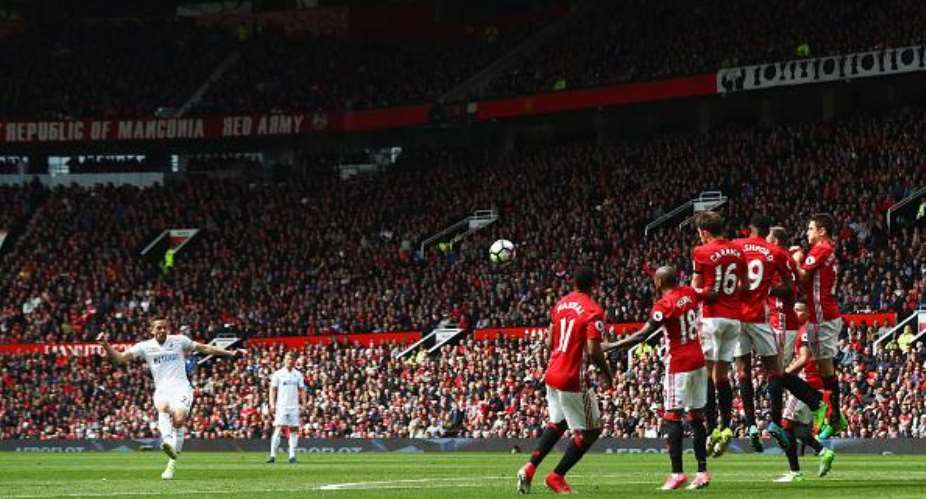Man United 1-1 Swansea City: Sigurdsson rescues point after Red Devils fortuitous penalty