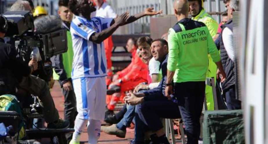 Sulley Muntari walks off field during Pescara's game at Cagliari due to racist abuse