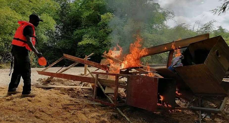 Galamsey fight: Soldiers destroy nine excavators,127 changfans