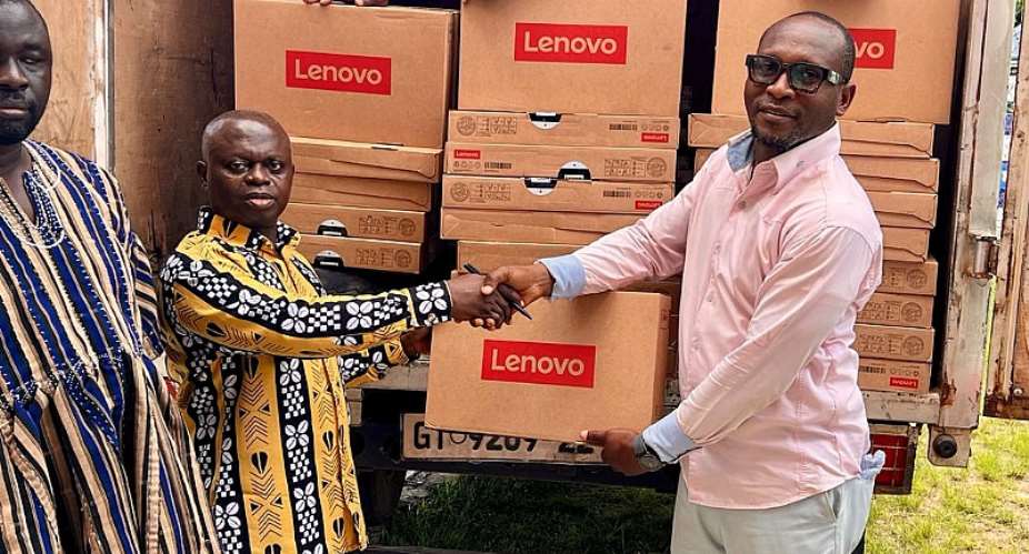 Communication Ministry equips regional ministers with laptops for one million coders rollout