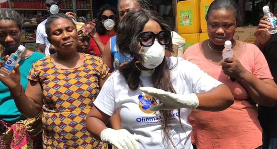 Ohemaa Mercy Distributes Hand Sanitizers To Market Women