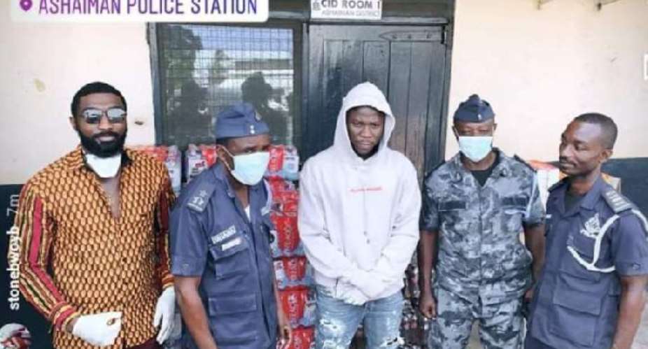 Stonebwoy Donates Hand Sanitizers And Other Items To The Ashaiman Police Department
