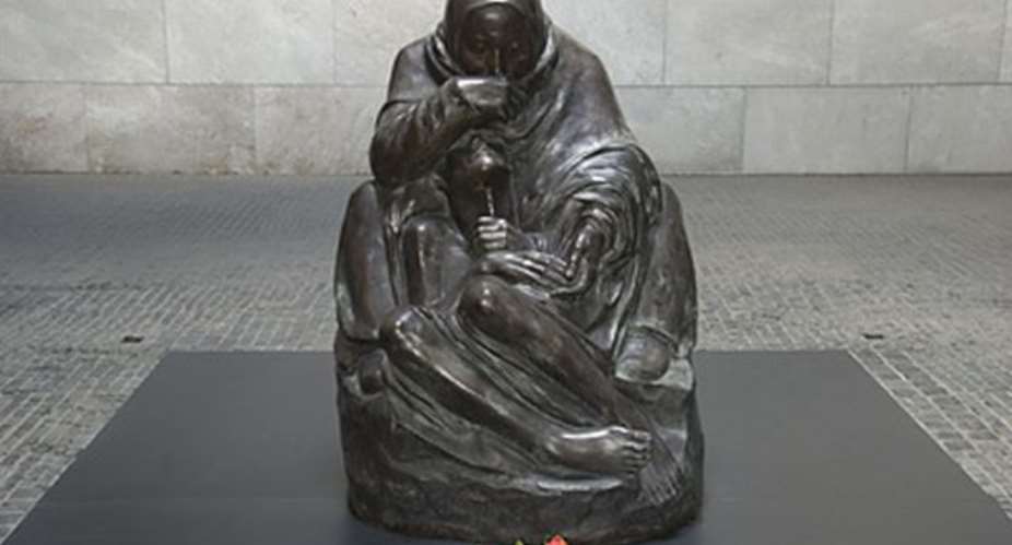 Kollwitz Mother with dead son