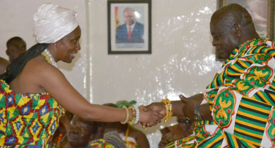 Otoobour Djan Kwasi II congratulates the new Mawerehemea