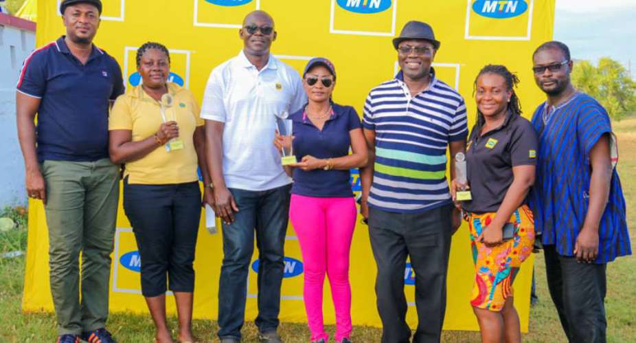 The Winners in a pose with MTN officials