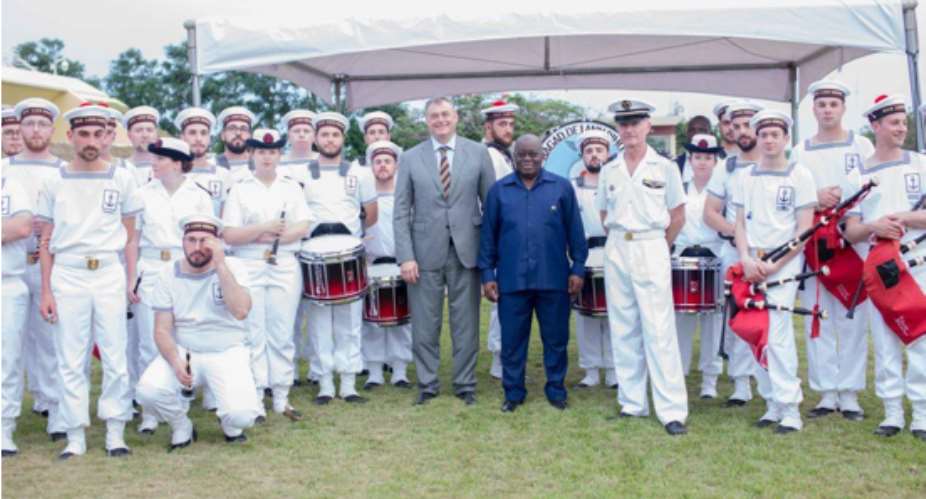 The ‘’Bagad de Lann Bihou’’ with the president of the Republic of Ghana, HE Nana Akufo Addo and the Ambassador of France to Ghana HE Franois Pujolas.