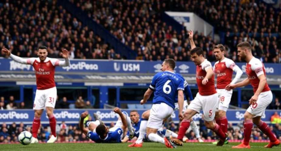 Jagielka Earns Everton Win To Stop Arsenal Going Third