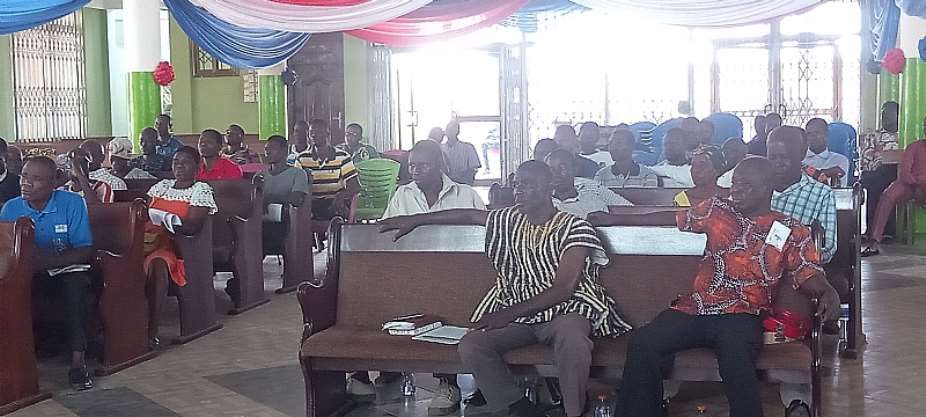 Across section of participants at the Bible translation seminar