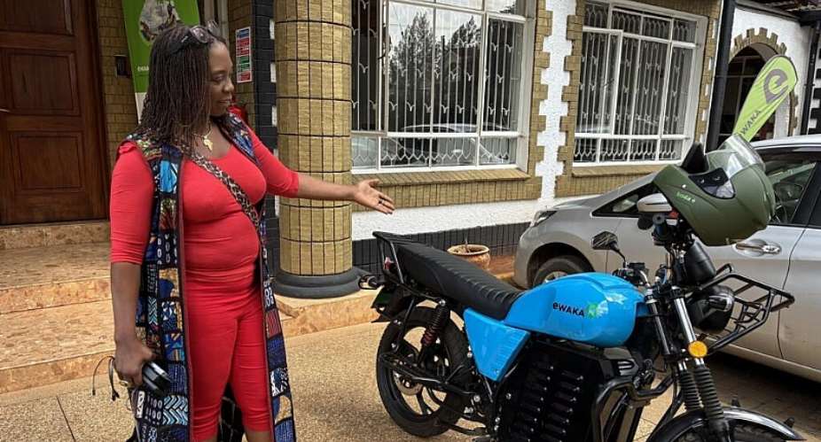 Celeste Tchetgen Vogel, co-founder & CEO of eWaka, a company focused on electric vehicles and e-mobility in Nairobi, shows RFI their latest e-bike, on 7 May 2023. -  RFI/Melissa Chemam