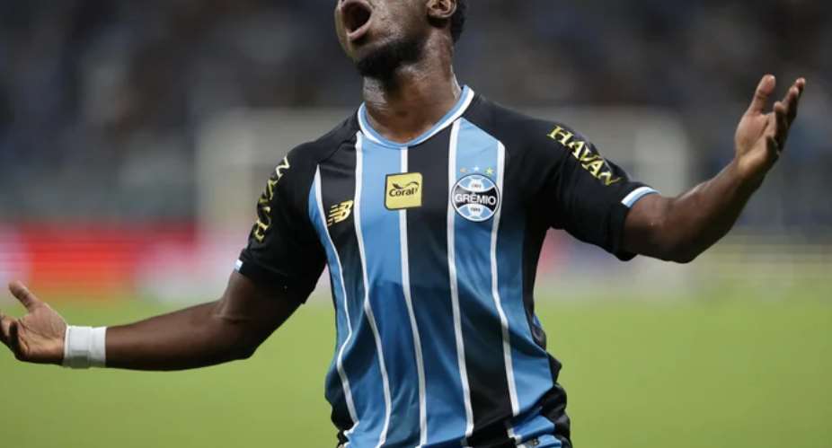 Gremio block Francis Amuzu from Ghana duty ahead of Mexico friendly