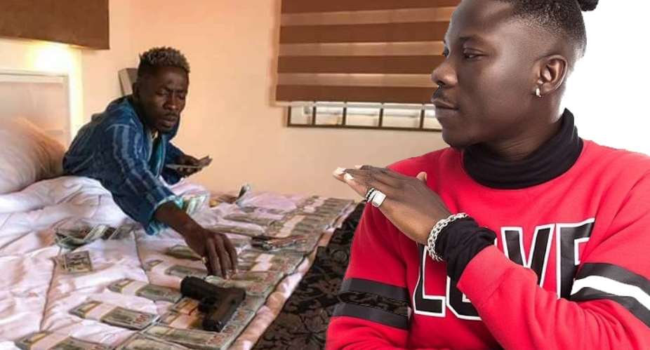 Wise man Stonebwoy will never flaunt his money on social media - Journalist Komfa writes