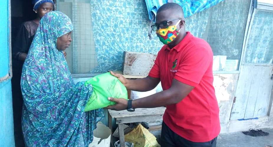 Ramadan: Anyaa Sowutuom NDC PC Distributes Food Items To Muslims
