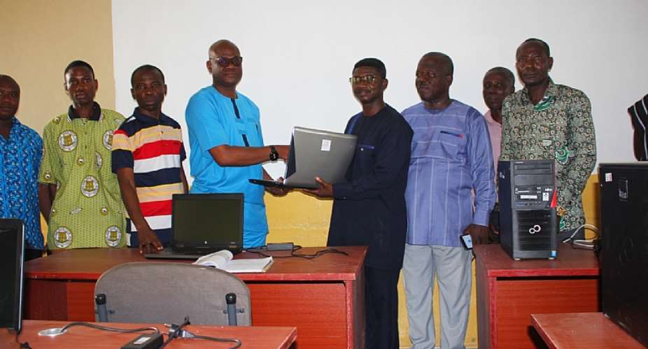 1986 Year Group of Obuasi Sec Tech donates computers to alma mater